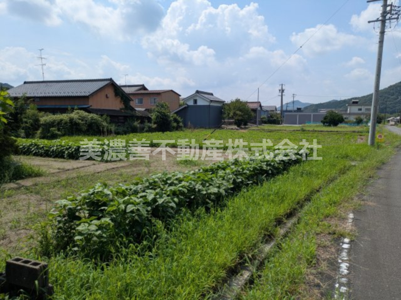 ６５７４１　関市側島土地の外観
