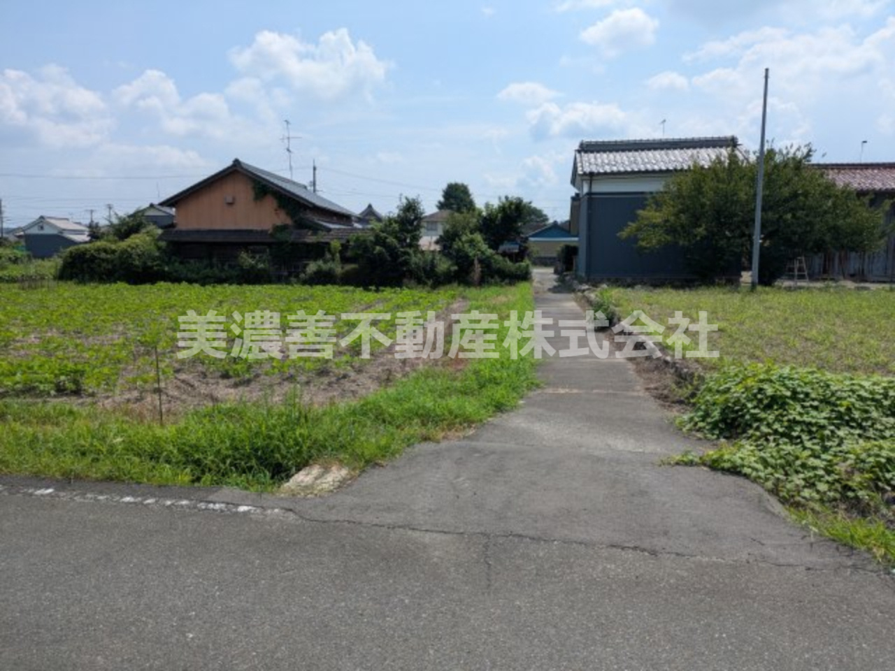 ６５７４１　関市側島土地の前面道路含む現地写真