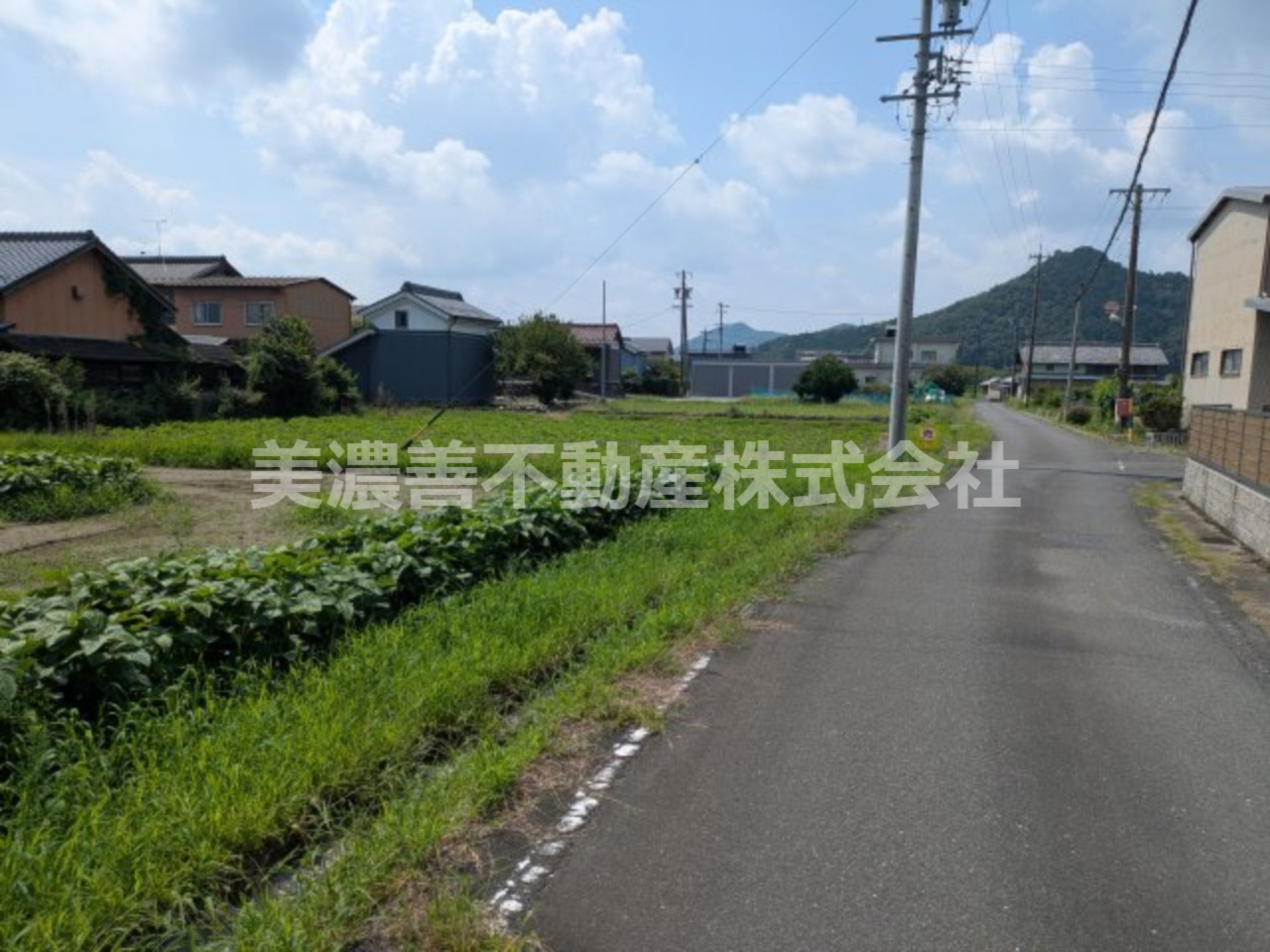 ６５７４１　関市側島土地の前面道路含む現地写真