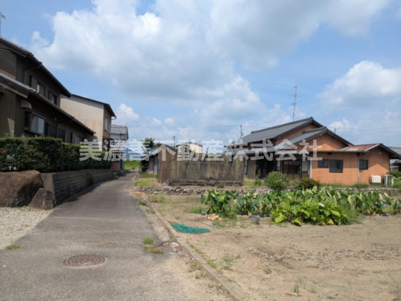 ６５７４１　関市側島土地の前面道路含む現地写真