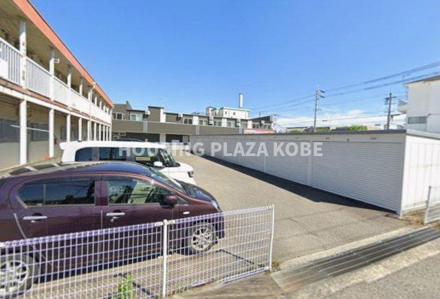 王塚台駐車場・倉庫の外観