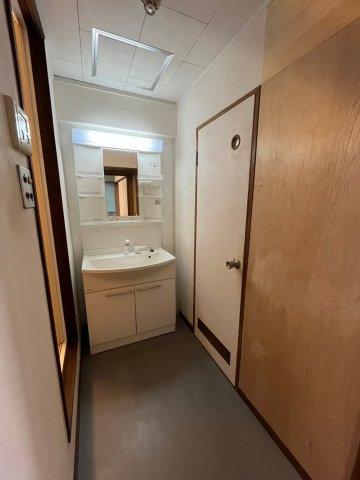 天神橋ホワイトハイツの玄関