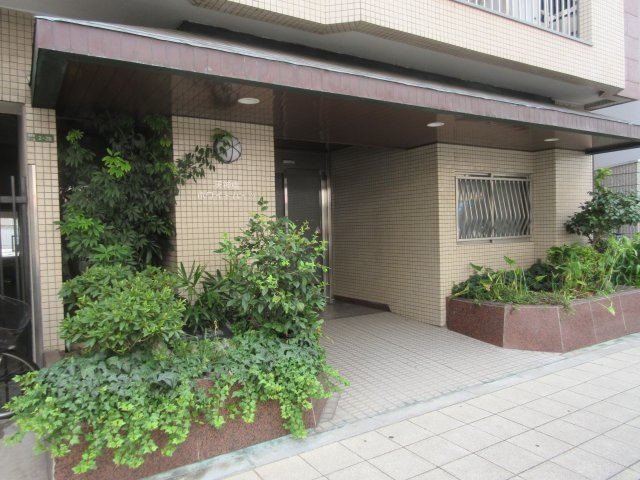 天神橋ホワイトハイツのエントランス