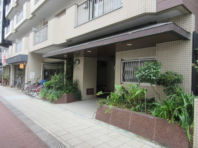 天神橋ホワイトハイツのエントランス