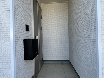 【玄関】 | 【20万円ｷｬｯｼｭﾊﾞｯｸ対象物件】クレーデルガーデン川西町結崎第18 全3棟 3号棟 | 施工例写真