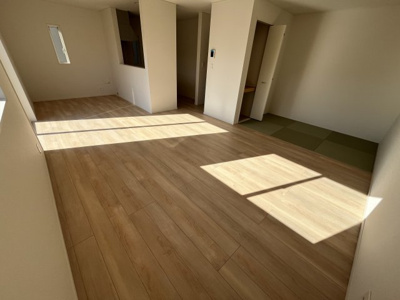 【居間・リビング】 | 【20万円ｷｬｯｼｭﾊﾞｯｸ対象物件】クレーデルガーデン川西町結崎第18 全3棟 2号棟