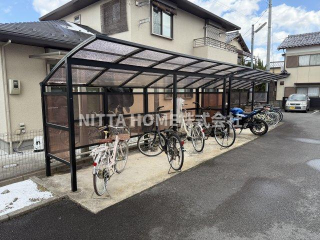 ラ・ヴィスタ篠尾の設備|屋根付きの駐輪場は無料です★