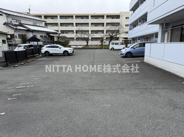 ラ・ヴィスタ篠尾の駐車場|敷地内に駐車場も完備◎