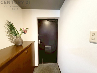 大きな玄関収納付きの玄関です　家族皆様の履物をしっかり収納できます