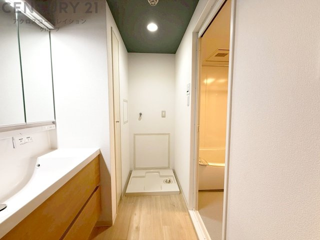 衣服の収納や脱ぎ着や整理整頓がしやすく、湿った衣類を乾燥させるスペースがありカビや臭いの発生を防ぎます。床の汚れを他の部屋に持ち込まず清潔を保つことができます。また快適な入浴環境の整備にも役立ちます。