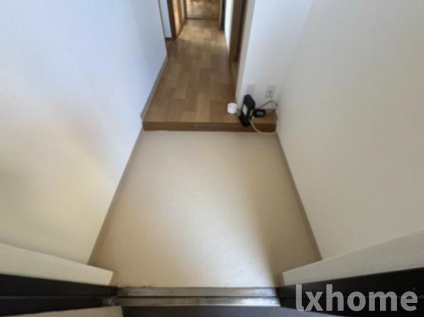 沢良宜東薩摩マンション2号棟の玄関