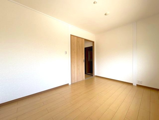 メゾン津々山台B棟の洋室