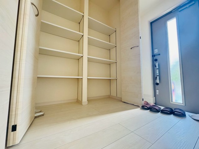 ■■南城市佐敷新里－2号棟（全４棟）の収納|たっぷりとした収納スペースです