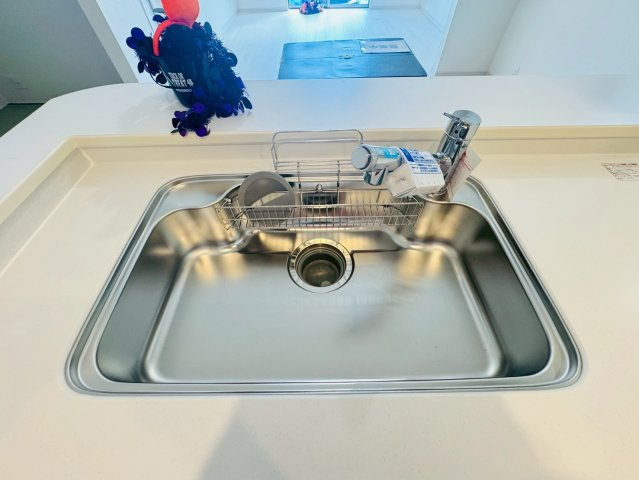 ■■南城市佐敷新里－2号棟（全４棟）のキッチン|キッチンでお料理をお楽しみください