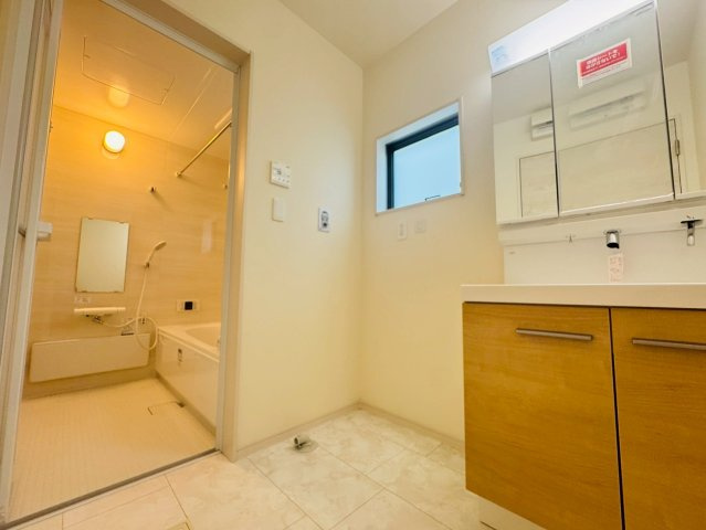 ■■南城市佐敷新里－2号棟（全４棟）の独立洗面台|独立洗面台で身支度をすべて済ませてしまいましょう
