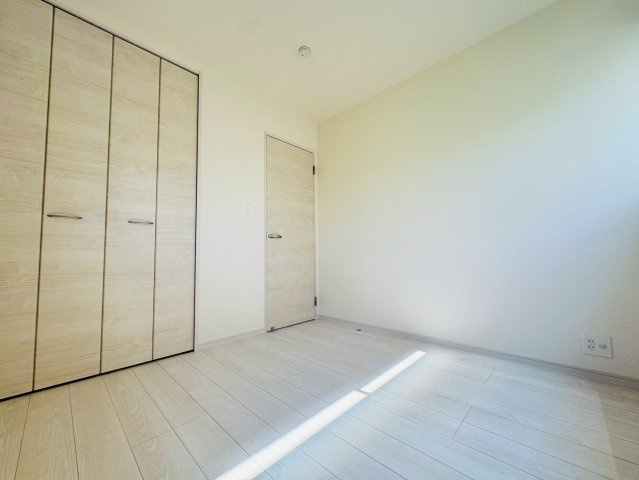 ■■南城市佐敷新里－2号棟（全４棟）の洋室|落ち着いた色調の洋室です