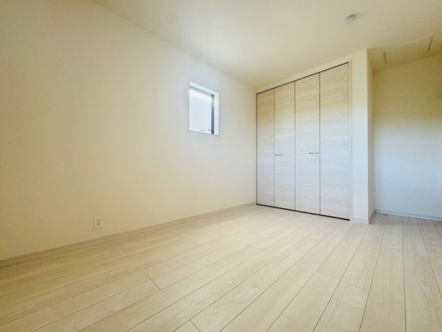 ■■南城市佐敷新里－2号棟（全４棟）の洋室|ゆったりした洋室です