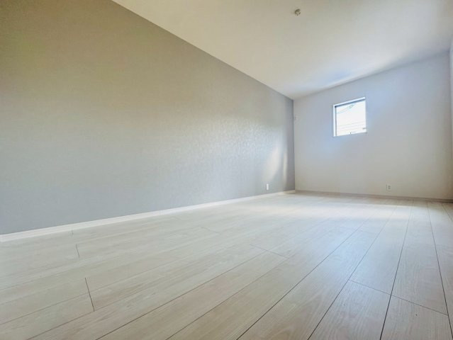 ■■南城市佐敷新里－2号棟（全４棟）の洋室|明るい洋室です