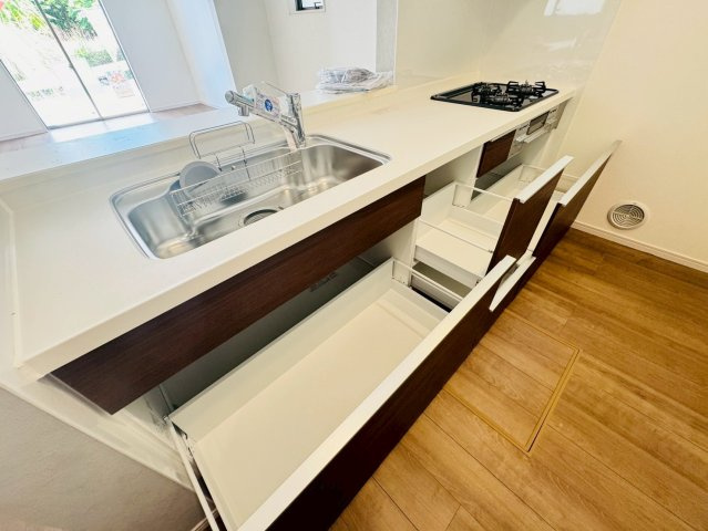 ■■南城市佐敷新里－3号棟（全４棟）のキッチン|お料理しやすいキッチンです