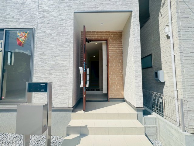 ■■南城市佐敷新里－4号棟（全４棟）のエントランス