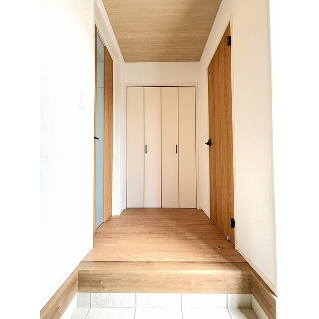 ４０８７志木市柏町２０期６棟５号棟の玄関