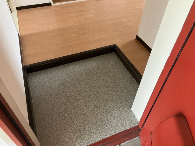 兵庫県公社　宝塚安倉（３）１号棟の玄関|ゆったりとした玄関です