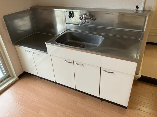 兵庫県公社　宝塚安倉（３）１号棟のキッチン|使いやすいキッチンです