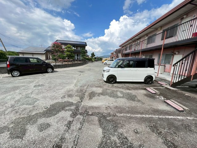 広川ハイツの駐車場
