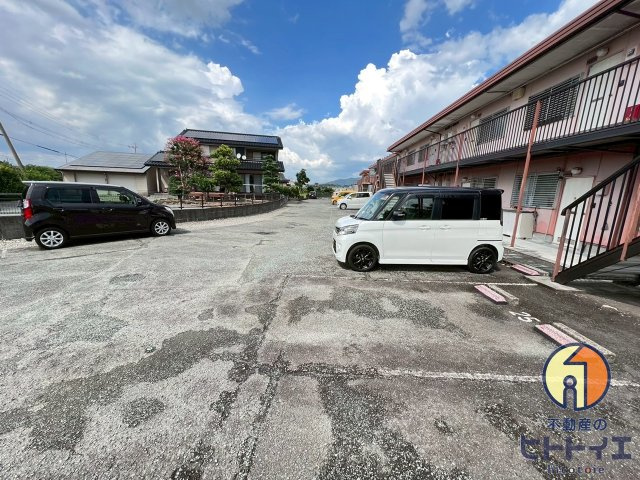 広川ハイツの駐車場