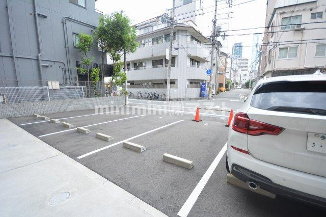 ラシーヌ天王寺町南の駐車場