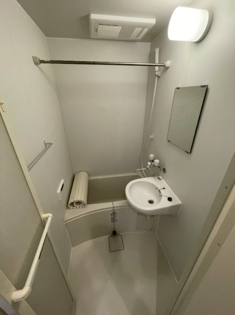 アザーレ・パッシオ栗谷Ｃの浴室|別部屋の類似写真です