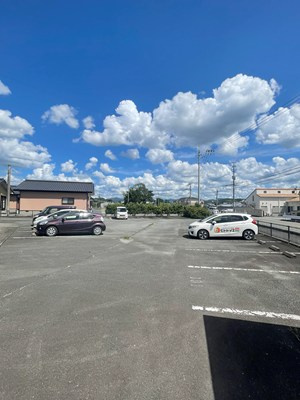 サクシードの駐車場