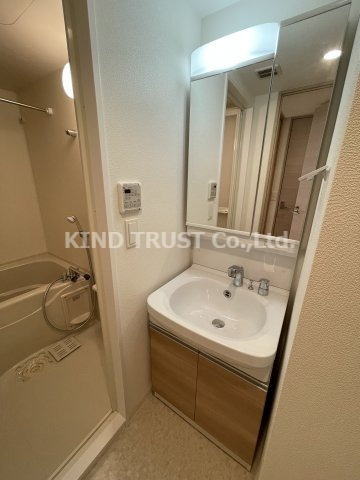 アプリーレ中之島の独立洗面台|独立洗面台、小物を置くことができて便利です