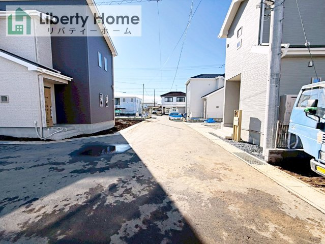 土浦市板谷4丁目25-P1　新築戸建　3号棟の前面道路含む現地写真