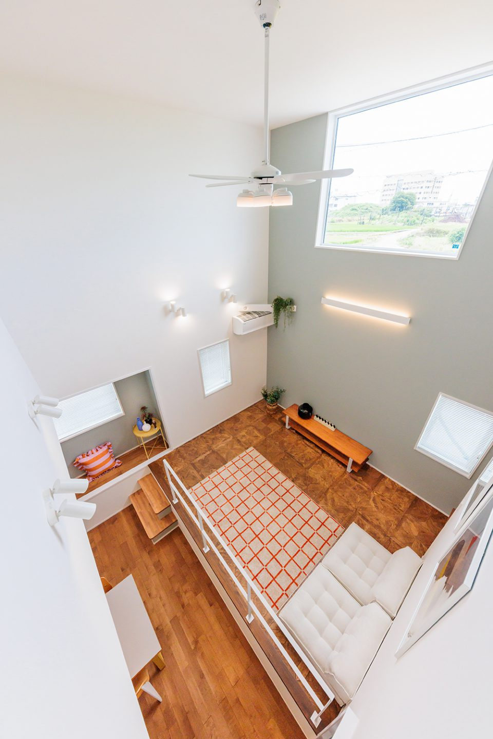 南国市大埇甲　中古一戸建ての居間・リビング|家族の会話が自然に生まれる明るく開放的なLDKです