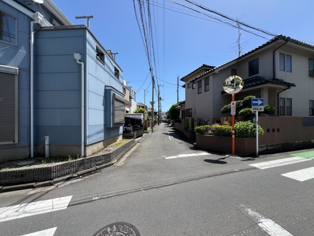 ふじみ野市富士見台の中古一戸建の前面道路含む現地写真