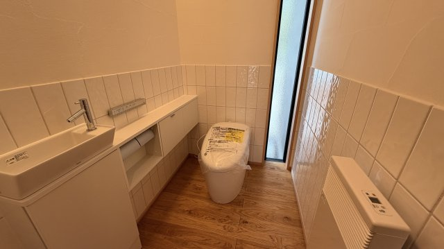 【動画付き】南ヶ丘 新築戸建 スキップフロアの映える家のトイレ