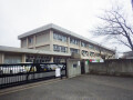 君島貸家（手前）の周辺|横須賀市立神明小学校 711m