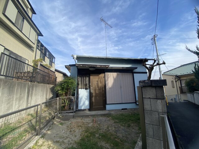 君島貸家（手前）の外観