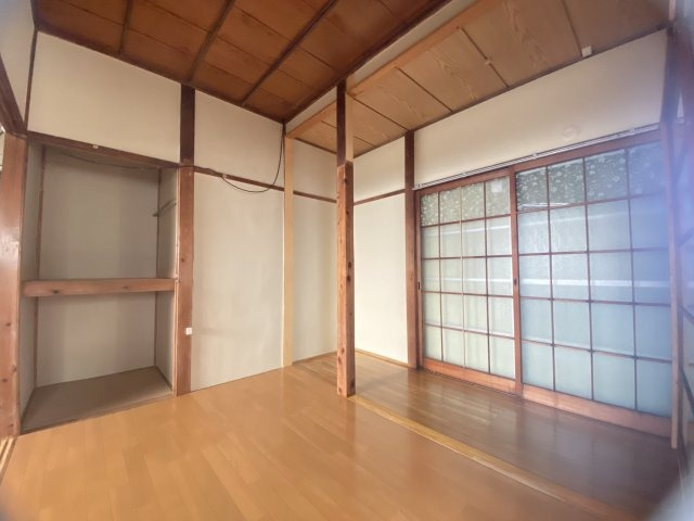 君島貸家（手前）の内装