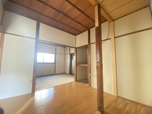 君島貸家（手前）の内装