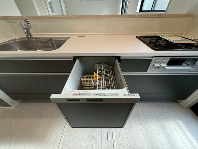 Adoble+アドブル＋小倉南区中貫1丁目3期　【小倉南区　新築戸建て】のキッチン|後片付けもラクラクな食器洗乾燥機付　　【小倉南区　新築戸建て】