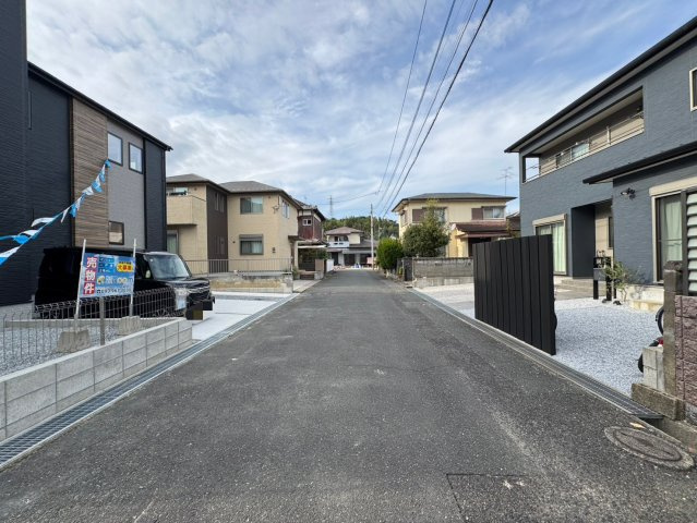 Adoble+アドブル＋小倉南区中貫1丁目3期　【小倉南区　新築戸建て】の前面道路含む現地写真|現地撮影　2025,12,1　Adoble+アドブル＋小倉南区中貫1丁目3期　【小倉南区　新築戸建て】