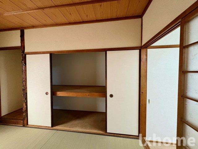 西脇貸家の寝室|開放的な寝室です