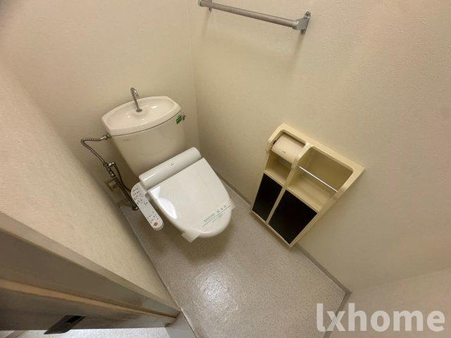 モンテサイドハイツB棟のトイレ|清潔感のあるトイレです
