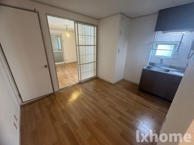 モンテサイドハイツB棟の居間・リビング|使いやすい居間です