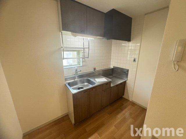 モンテサイドハイツB棟のキッチン|コンパクトなキッチンで掃除もラクラク