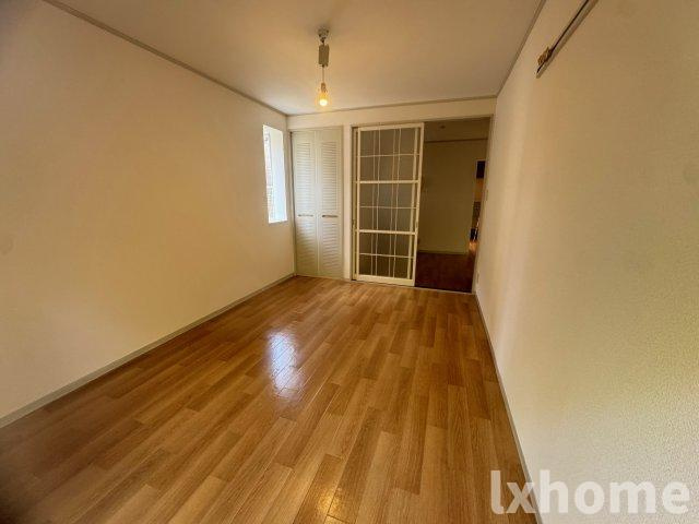 モンテサイドハイツB棟の寝室|広くて明るい寝室