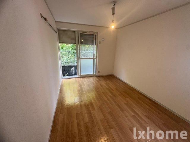 モンテサイドハイツB棟の居間・リビング|ゆったり過ごせる居間です