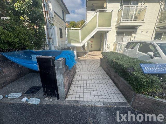 モンテサイドハイツB棟のエントランス|ゆとりのあるエントランスです